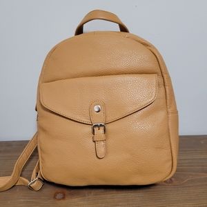 The Trend Small leather backpack in camel